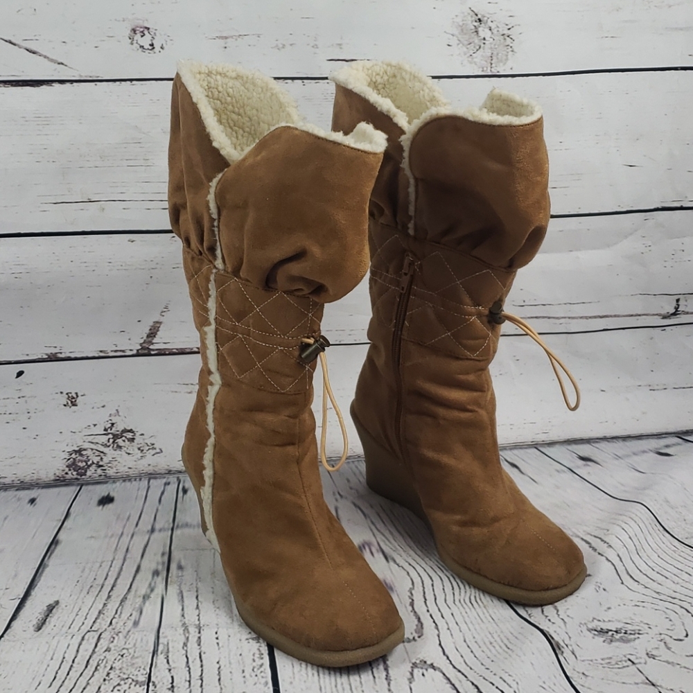 Faux shearling boots by Splash